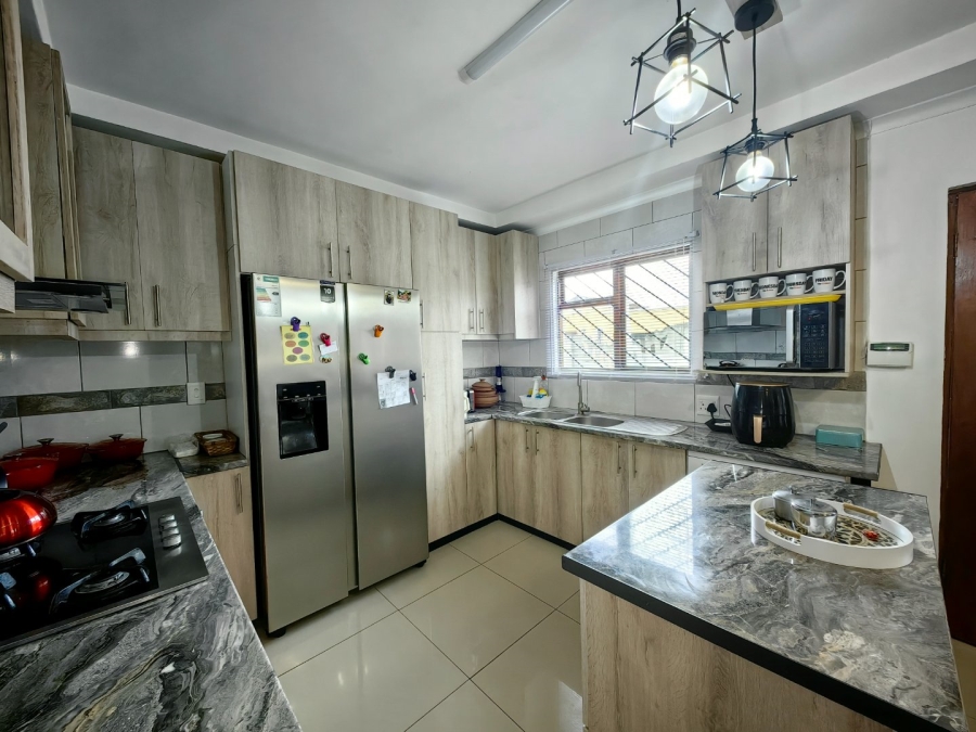 To Let 2 Bedroom Property for Rent in Lavender Hill Western Cape